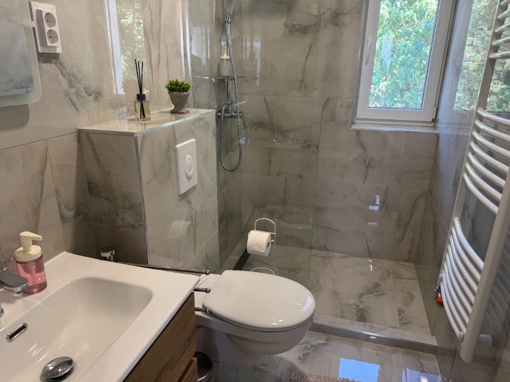Emelet 3. apartman — 4
